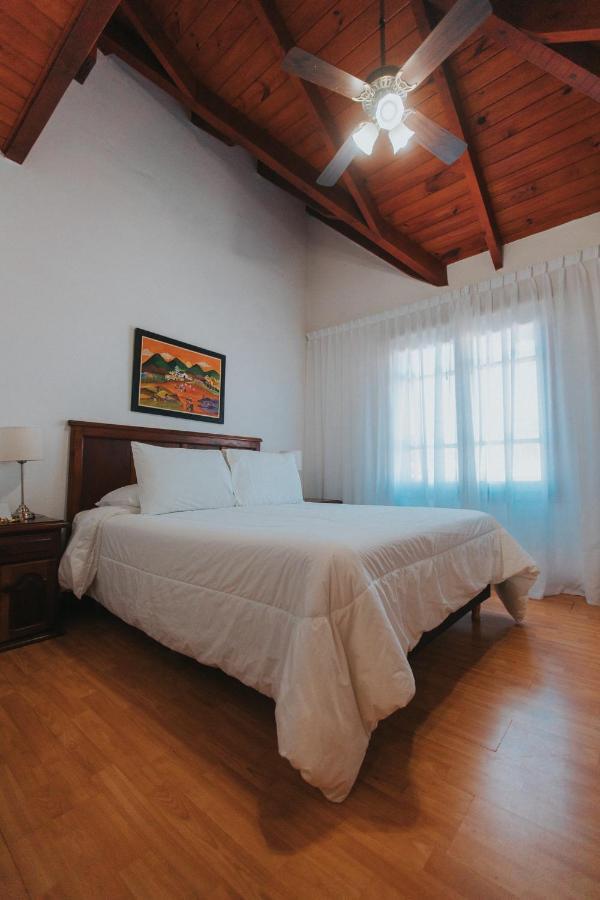 Hostal L' Hirondelle (Adults Only) ลาฟัลดา ภายนอก รูปภาพ